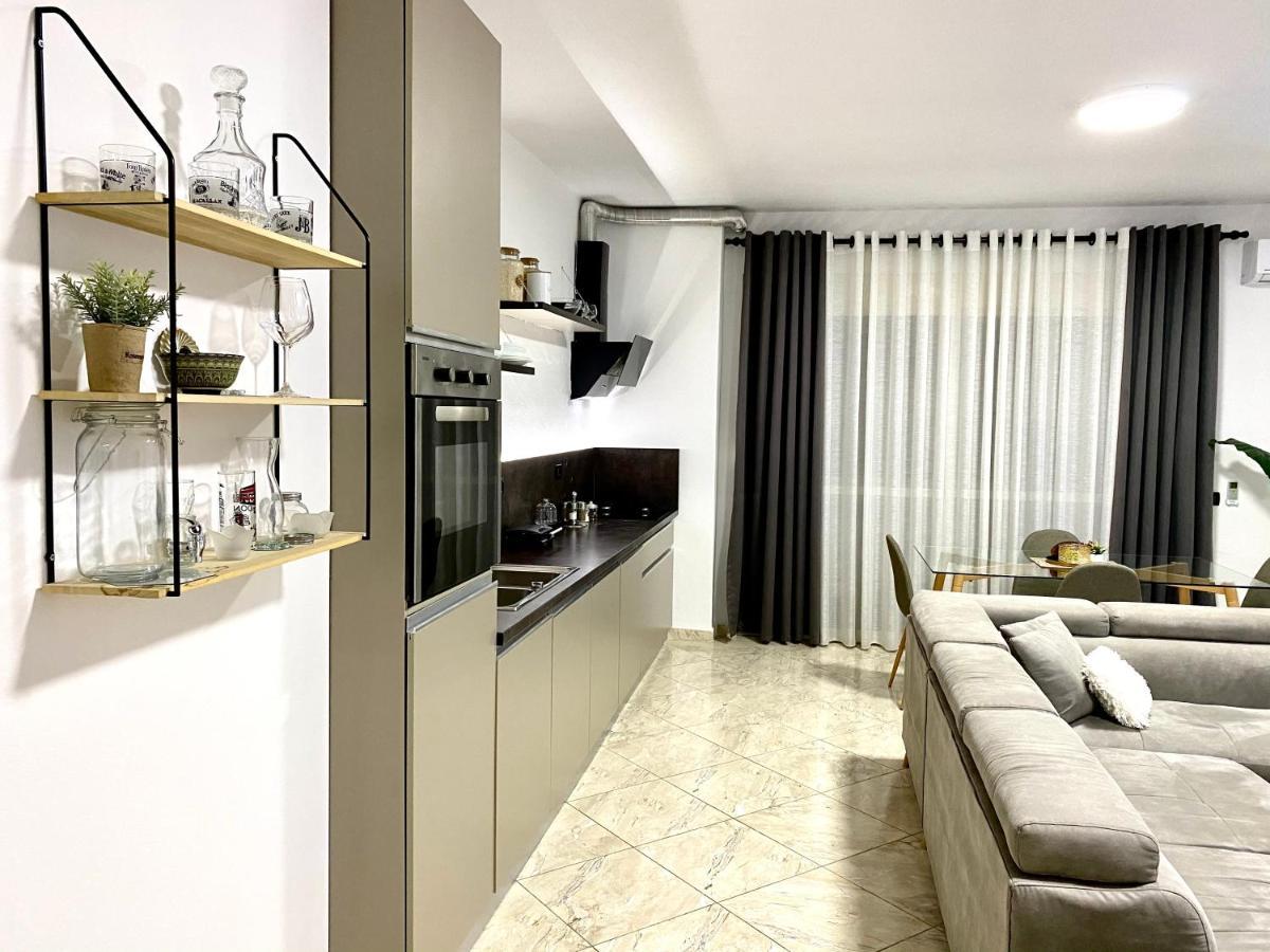 Luka In City Center Apartament